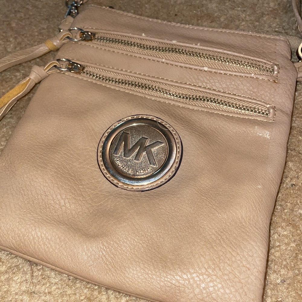 Make offer!!! Michael Kors cross body purse